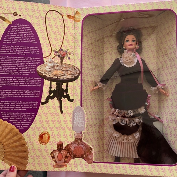 Victorian Lady Barbie - Picture 2 of 5